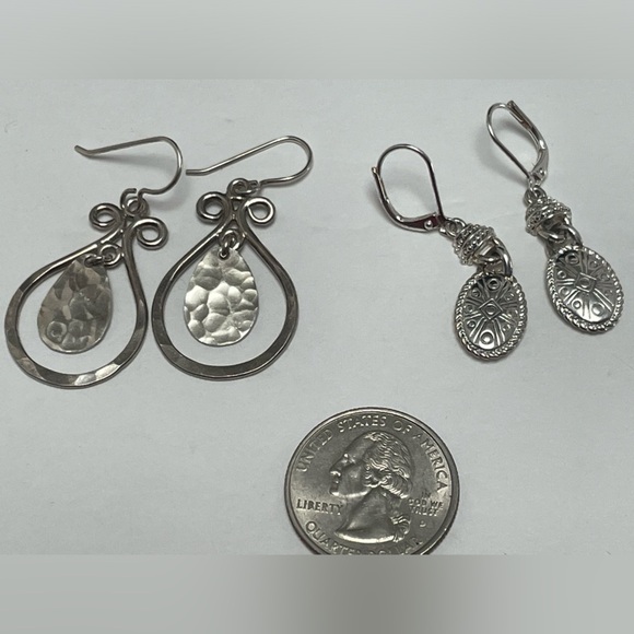 Gorgeous silver tone dangle earrings with a southwestern flair. Two pair - Picture 5 of 8